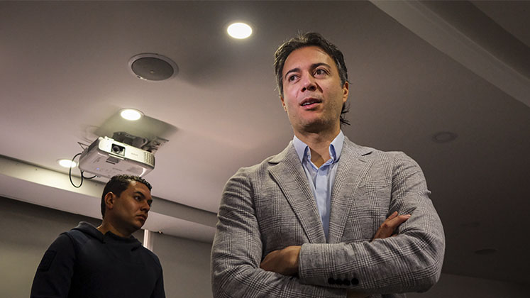 Daniel Quintero anuncia que irá a la consulta del Pacto Amplio y fija como
objetivo vencer a Abelardo de la Espriella