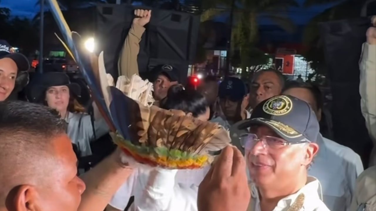 Gustavo Petro rompió el protocolo en pleno evento público y vivió inesperado
momento: estos son los detalles