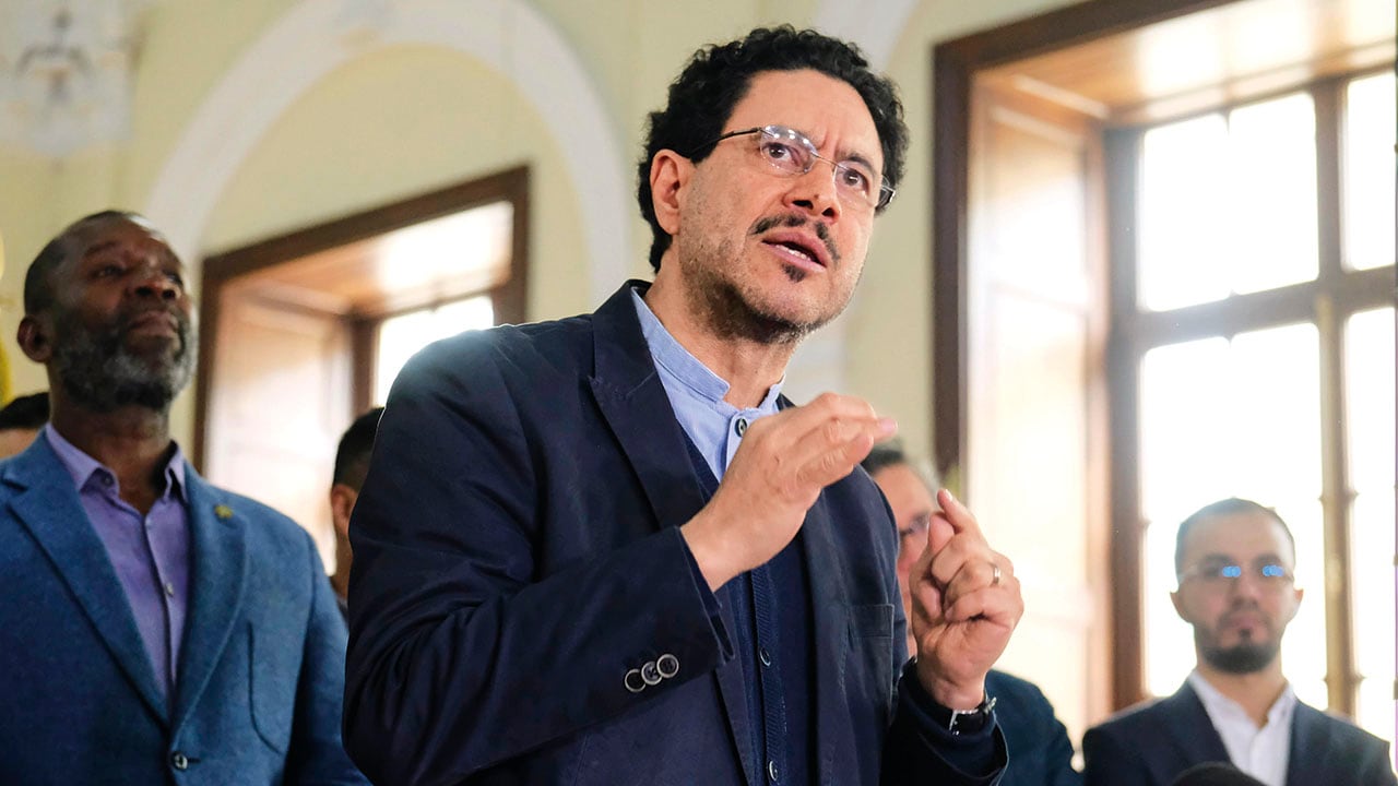 Presentan solicitud para que Iván Cepeda no pueda participar en la consulta del
Pacto Amplio: insisten en que estaría inhabilitado